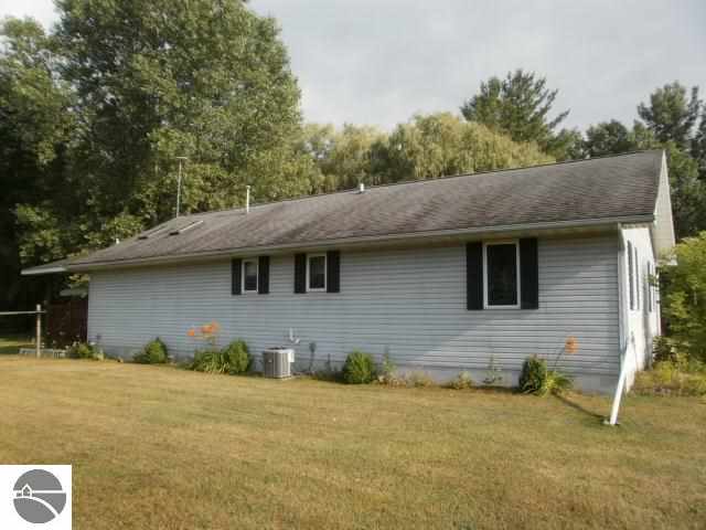 10300 North Warner Road Elwell, MI 48832 - Photo 40 of 44 1748649-39.JPG