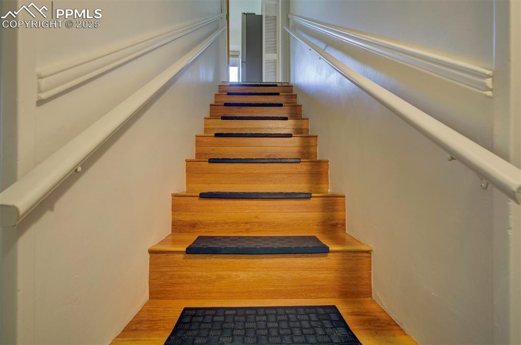 130 Cresta Road Colorado Springs, CO 80906 - Photo 37 of 49 a view of entryway