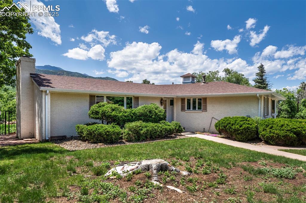 130 Cresta Road Colorado Springs, CO 80906 - Photo 49 of 49 front view of a house with a yard