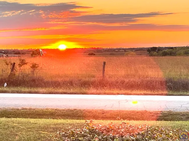 $442,500 | 2915 Oak Hill Road, Vassar, KS 66543