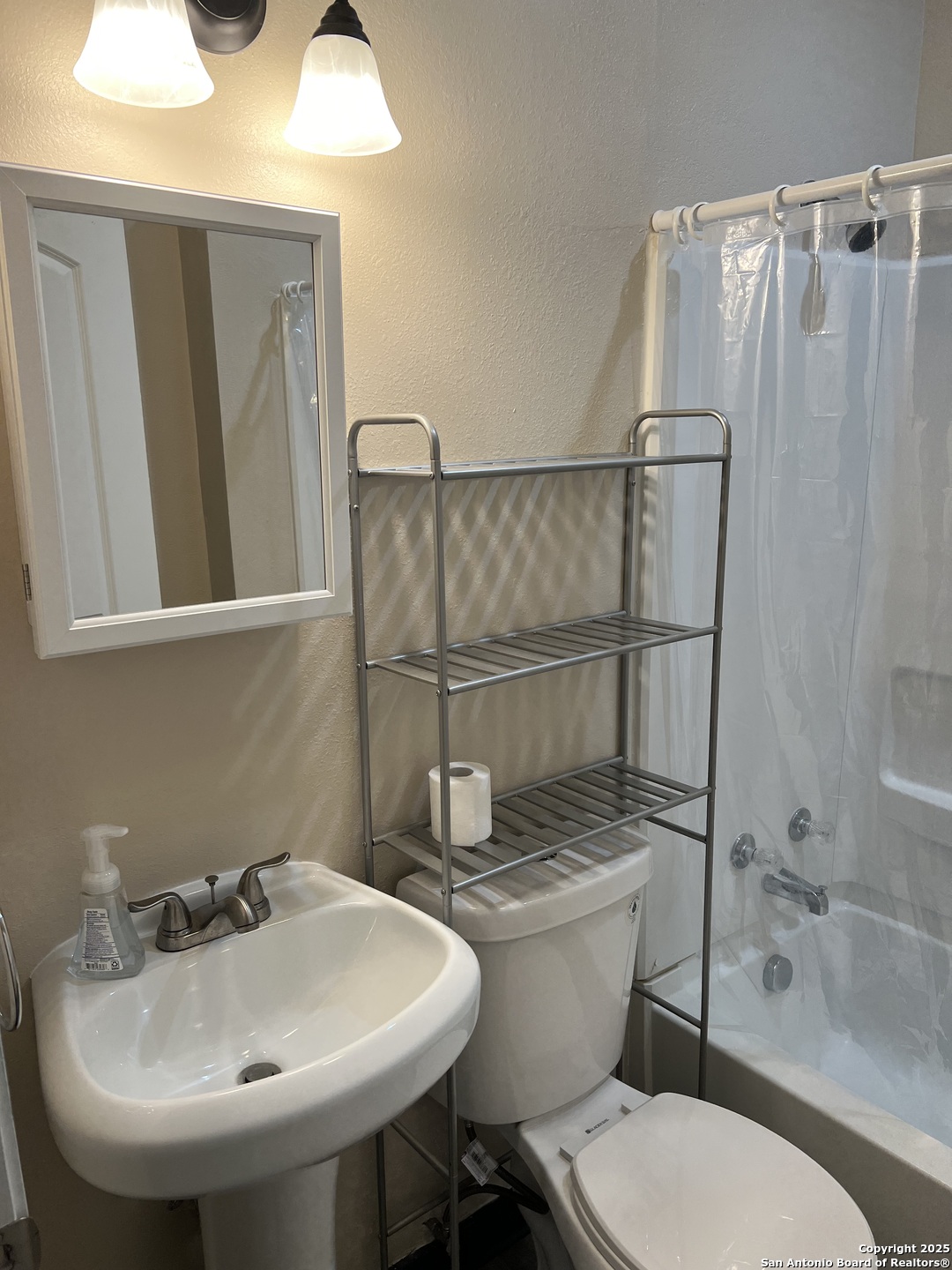 405 West Sabinal Street, Unit A Uvalde, TX 78801 - Photo 14 of 21