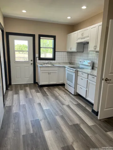 $1,200 | 405 West Sabinal Street, Unit A, Uvalde, TX 78801