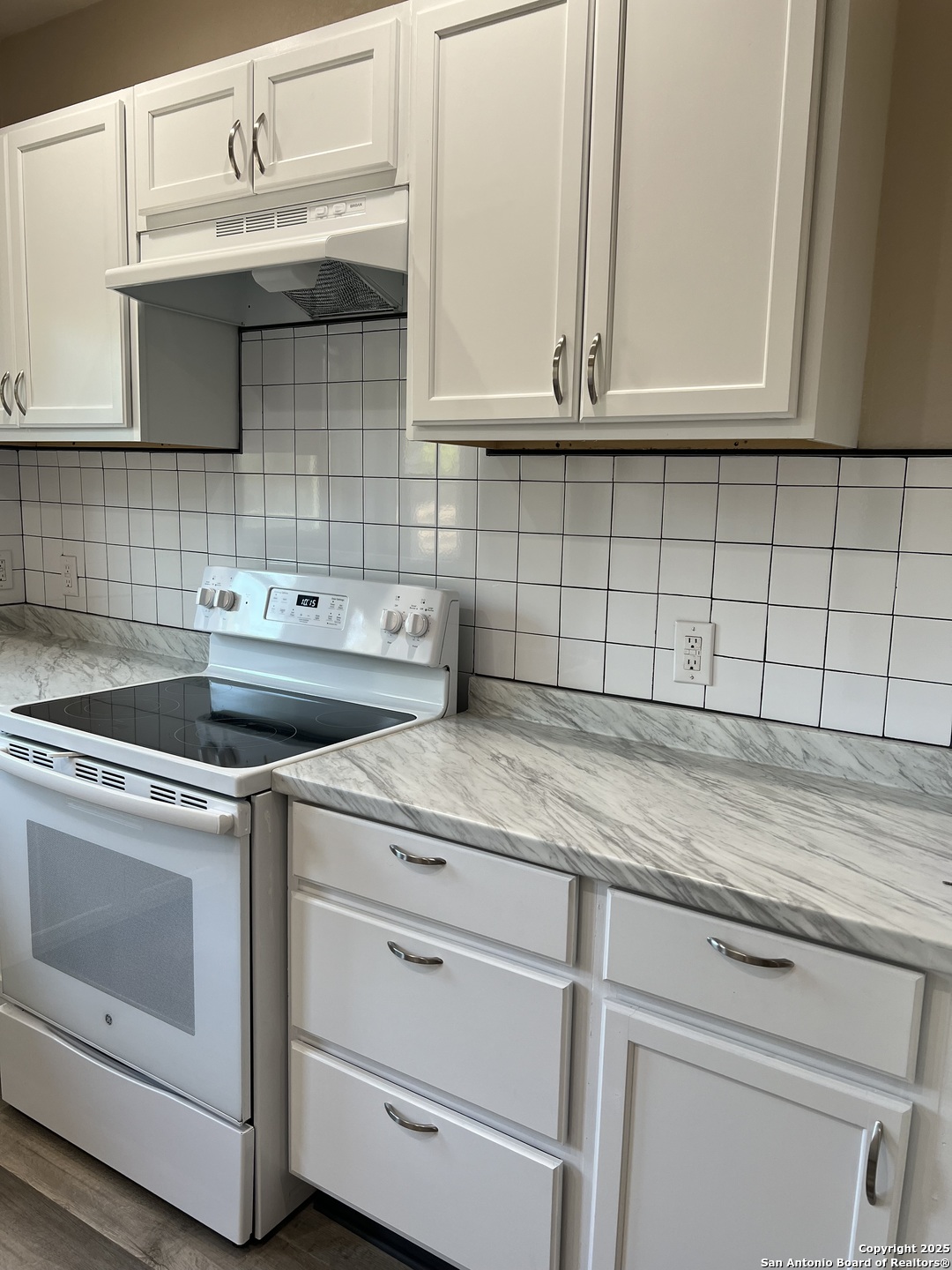 405 West Sabinal Street, Unit A Uvalde, TX 78801 - Photo 6 of 21