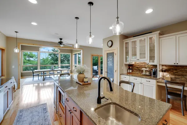 $1,100,000 | W10664 566th Avenue, Prescott, WI 54021