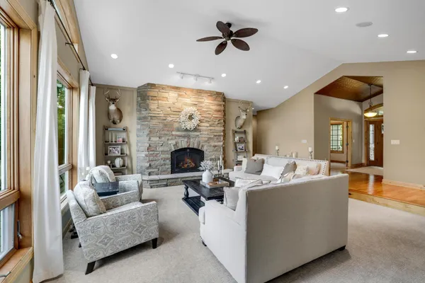 $1,100,000 | W10664 566th Avenue, Prescott, WI 54021