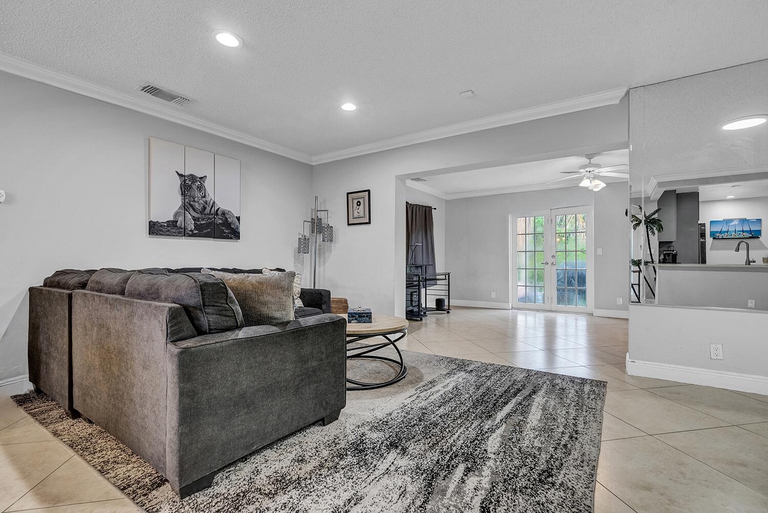 9544 Richmond Circle Boca Raton, FL 33434 - Photo 13 of 29 Living Room