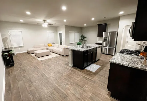 $2,695 | 13114 Leisure Cove Drive, La Marque, TX 77568