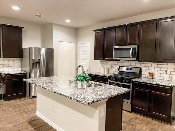 $2,695 | 13114 Leisure Cove Drive, La Marque, TX 77568