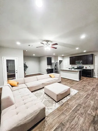 $2,695 | 13114 Leisure Cove Drive, La Marque, TX 77568