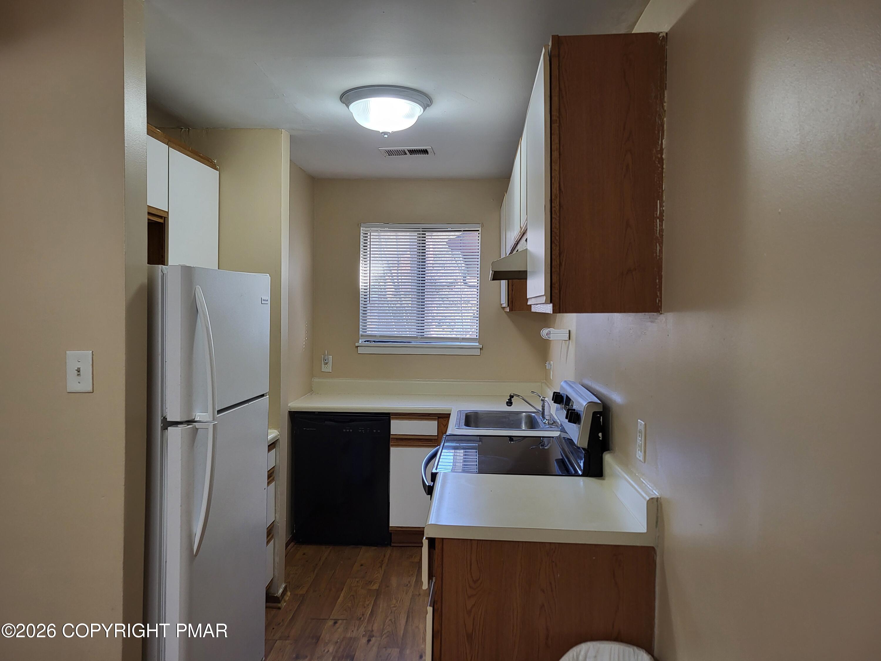402 Tudor Court Bushkill, PA 18324 - Photo 11 of 29 20260427_100818