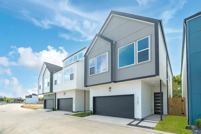 $2,700 | 7707 Inwood Grv Lane, Houston, TX 77088