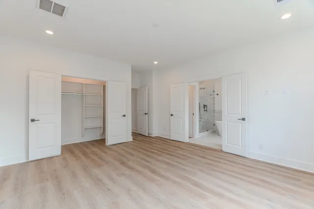 $2,700 | 7707 Inwood Grv Lane, Houston, TX 77088