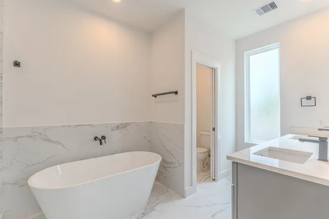 $2,700 | 7707 Inwood Grv Lane, Houston, TX 77088