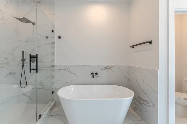 $2,700 | 7707 Inwood Grv Lane, Houston, TX 77088