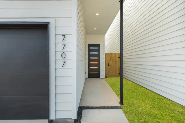 $2,700 | 7707 Inwood Grv Lane, Houston, TX 77088