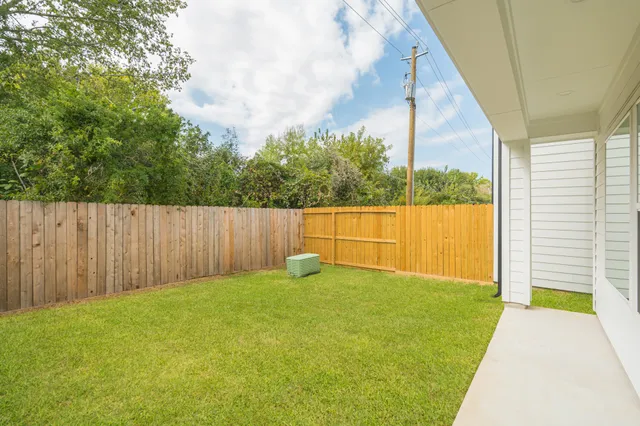 $2,700 | 7707 Inwood Grv Lane, Houston, TX 77088