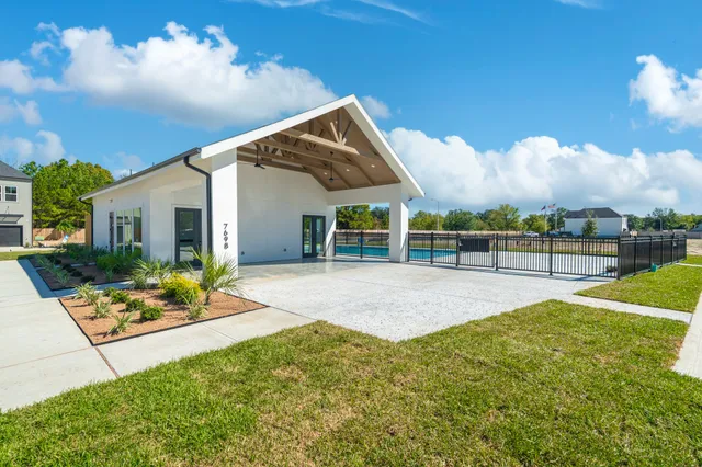 $2,700 | 7707 Inwood Grv Lane, Houston, TX 77088