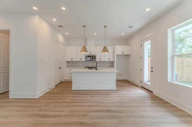 $2,700 | 7707 Inwood Grv Lane, Houston, TX 77088