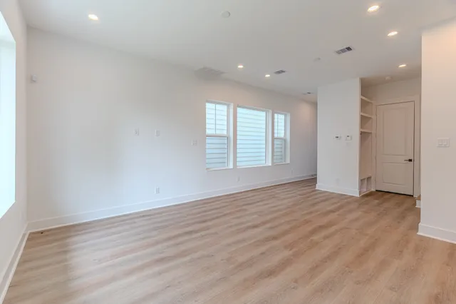 $2,700 | 7707 Inwood Grv Lane, Houston, TX 77088