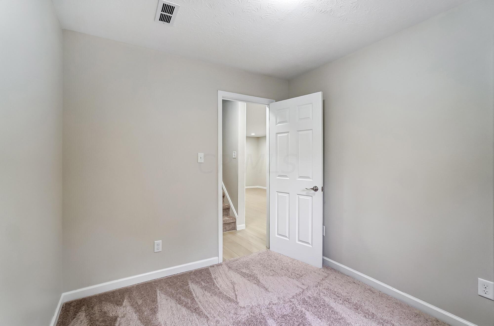 979 Antwerp Road Whitehall, OH 43213 - Photo 28 of 41 030