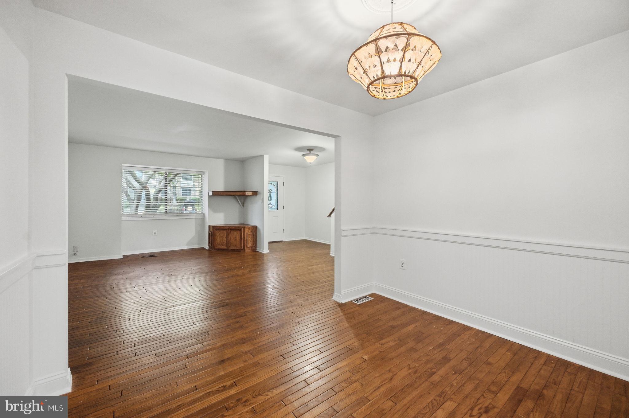 2908 Jermantown Road, Unit 24 Oakton, VA 22124 - Photo 20 of 74 Bright, airy space with warm wood floors.