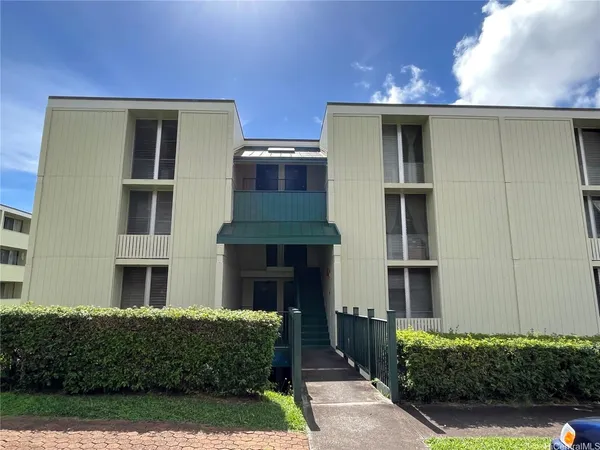 $2,450 | 95-021 Kuahelani Avenue, Unit 301, Mililani, HI 96789
