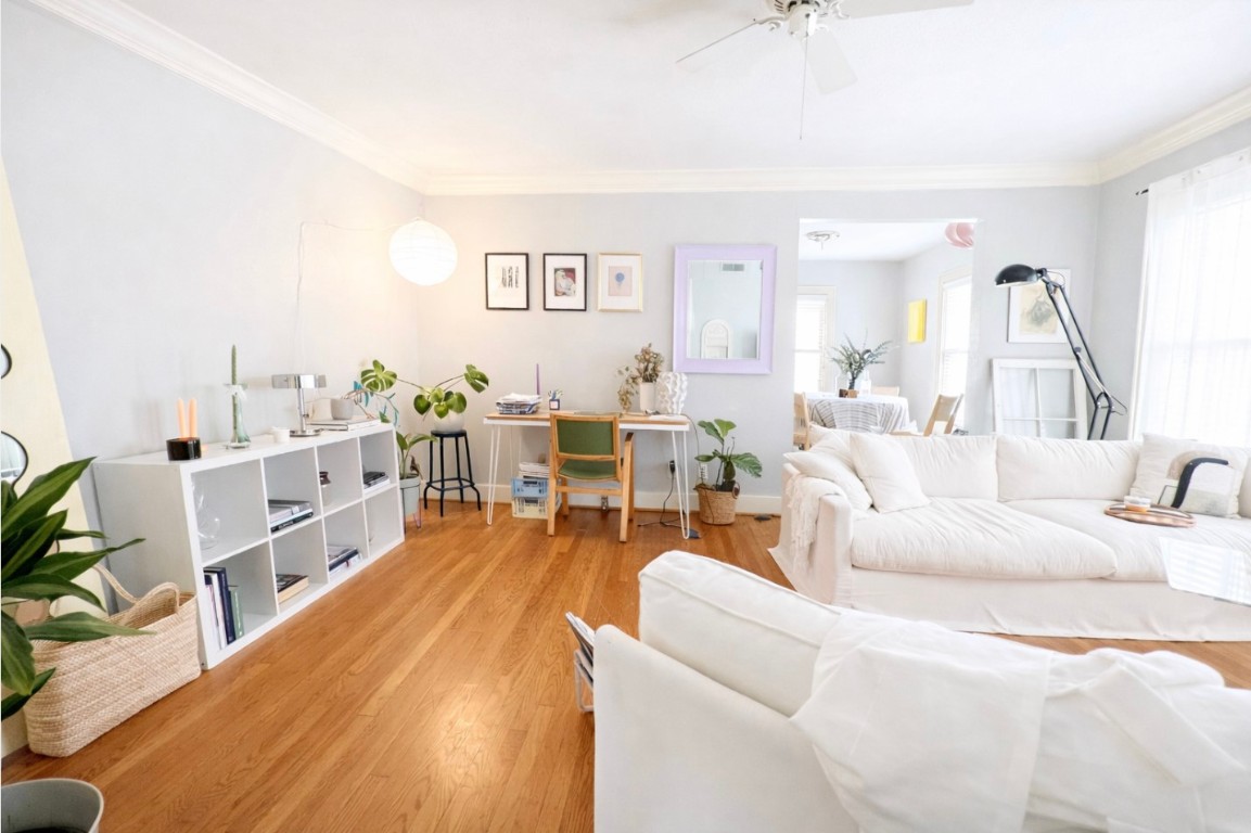 1656 Kipling Street, Unit 4 Houston, TX 77006 - Photo 1 of 11 Spacious living area