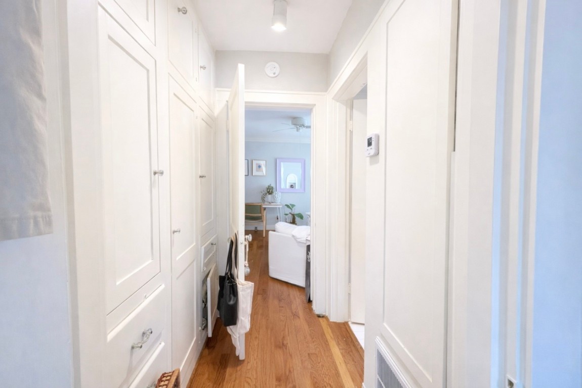 1656 Kipling Street, Unit 4 Houston, TX 77006 - Photo 5 of 11 Ample storage in the hallway