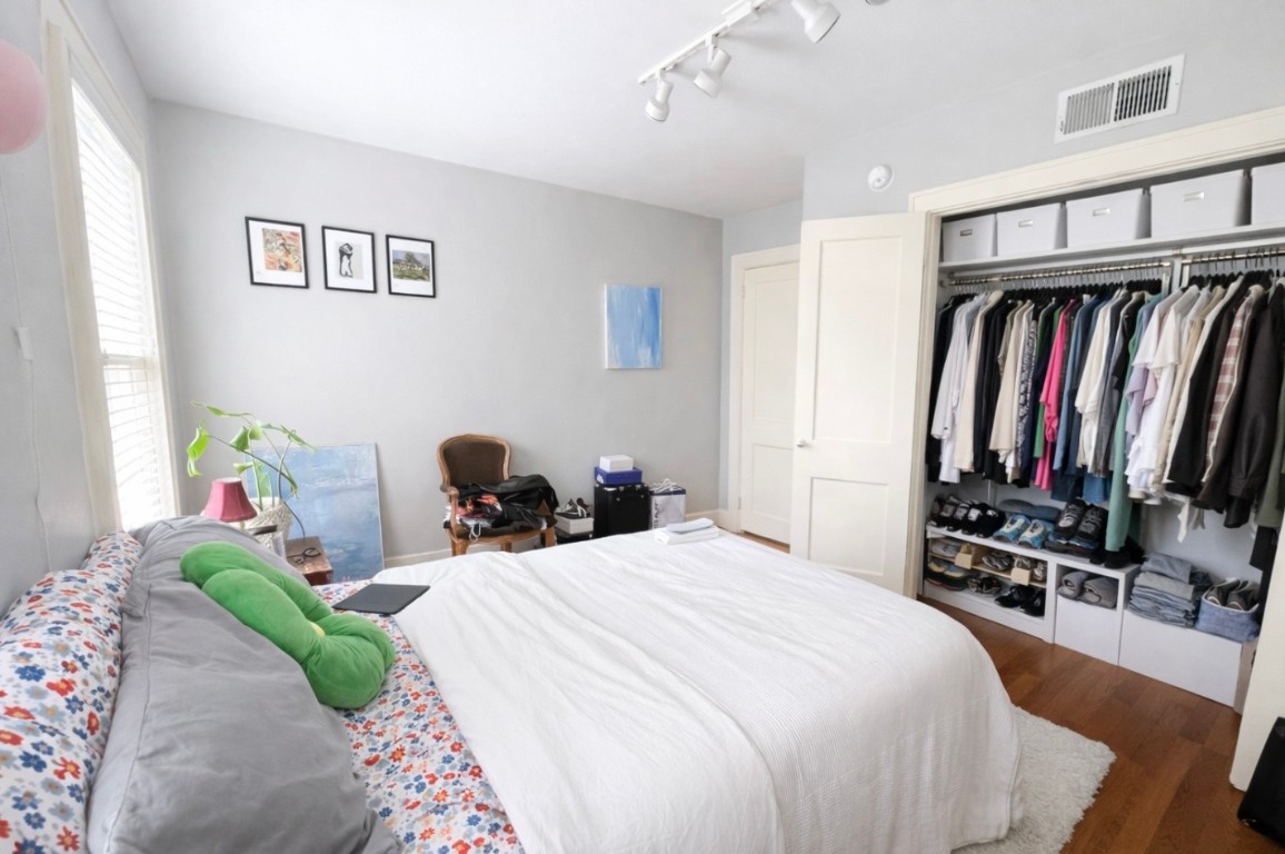 1656 Kipling Street, Unit 4 Houston, TX 77006 - Photo 9 of 11 Ample closet space in bedroom.