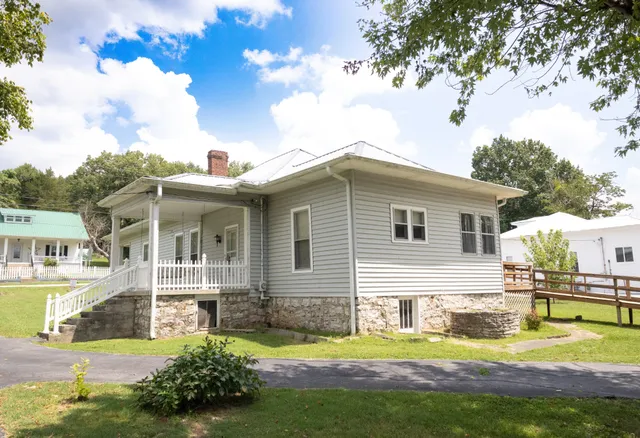 a view of a house with swimming pool and sitting area