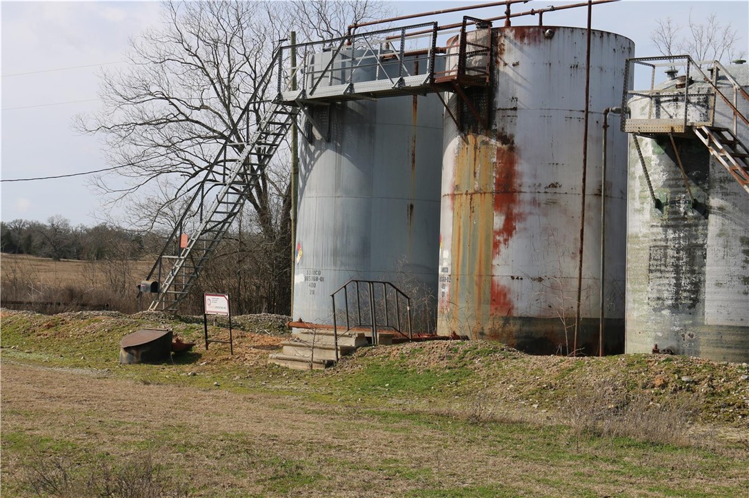 37.5 Antioch Road Midway, TX 75852 - Photo 21 of 24 a backyard of a house