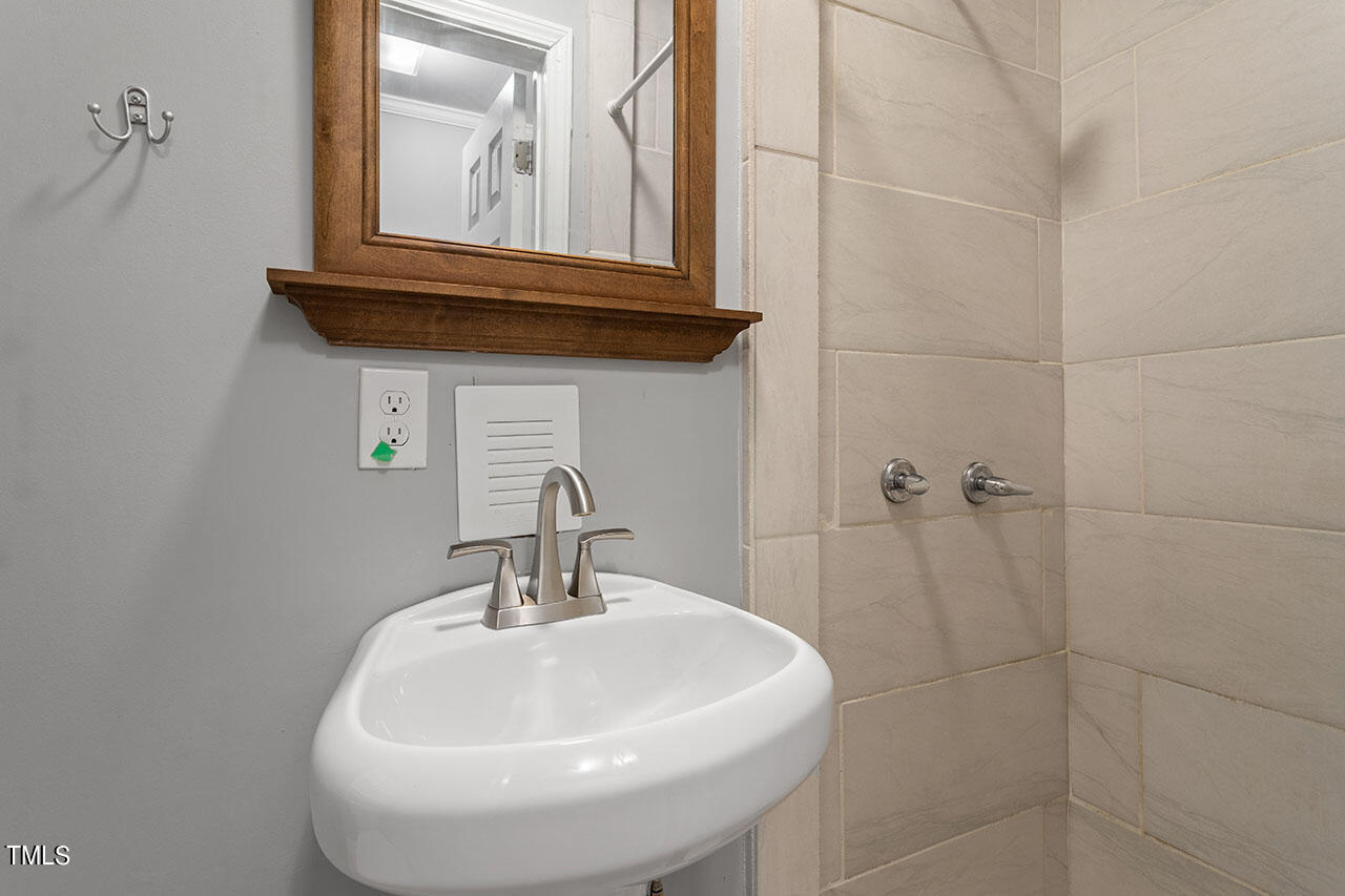 1615 Malta Avenue Raleigh, NC 27610 - Photo 29 of 33 Full bathroom #2