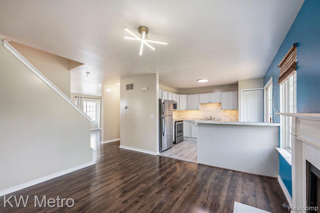 195 Oak Ridge Drive Pontiac, MI 48341 - Photo 12 of 28