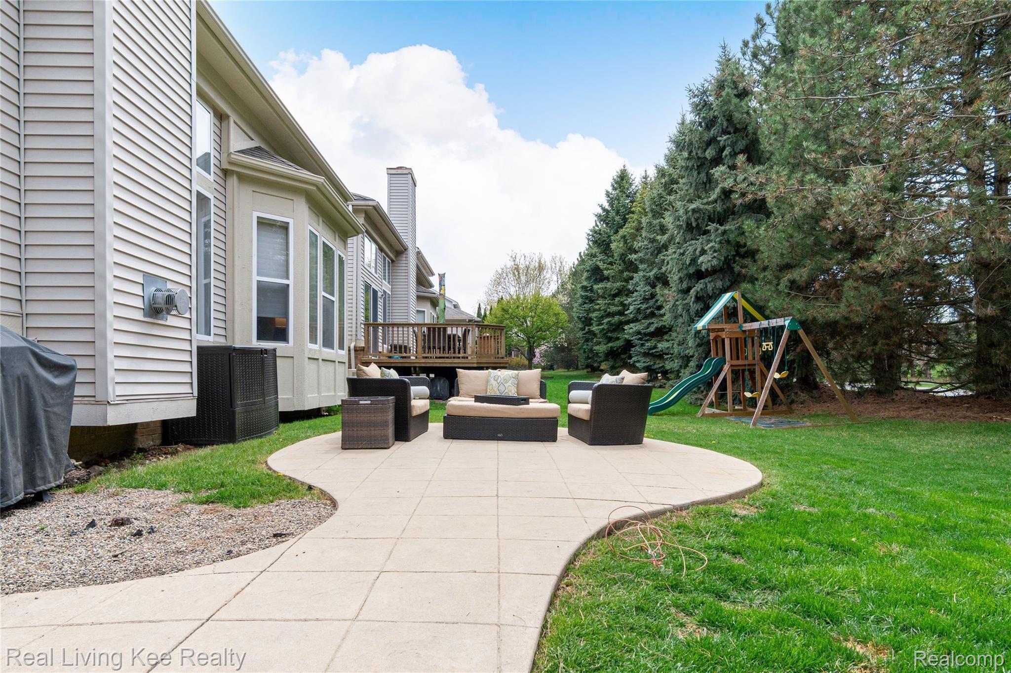 4792 Carrington Drive Rochester, MI 48306 - Photo 9 of 56 Exteriors (5 of 10).jpg