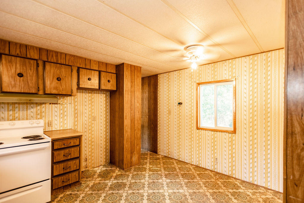 60153 Navajo Road Bend, OR 97702 - Photo 12 of 20 Eating Area