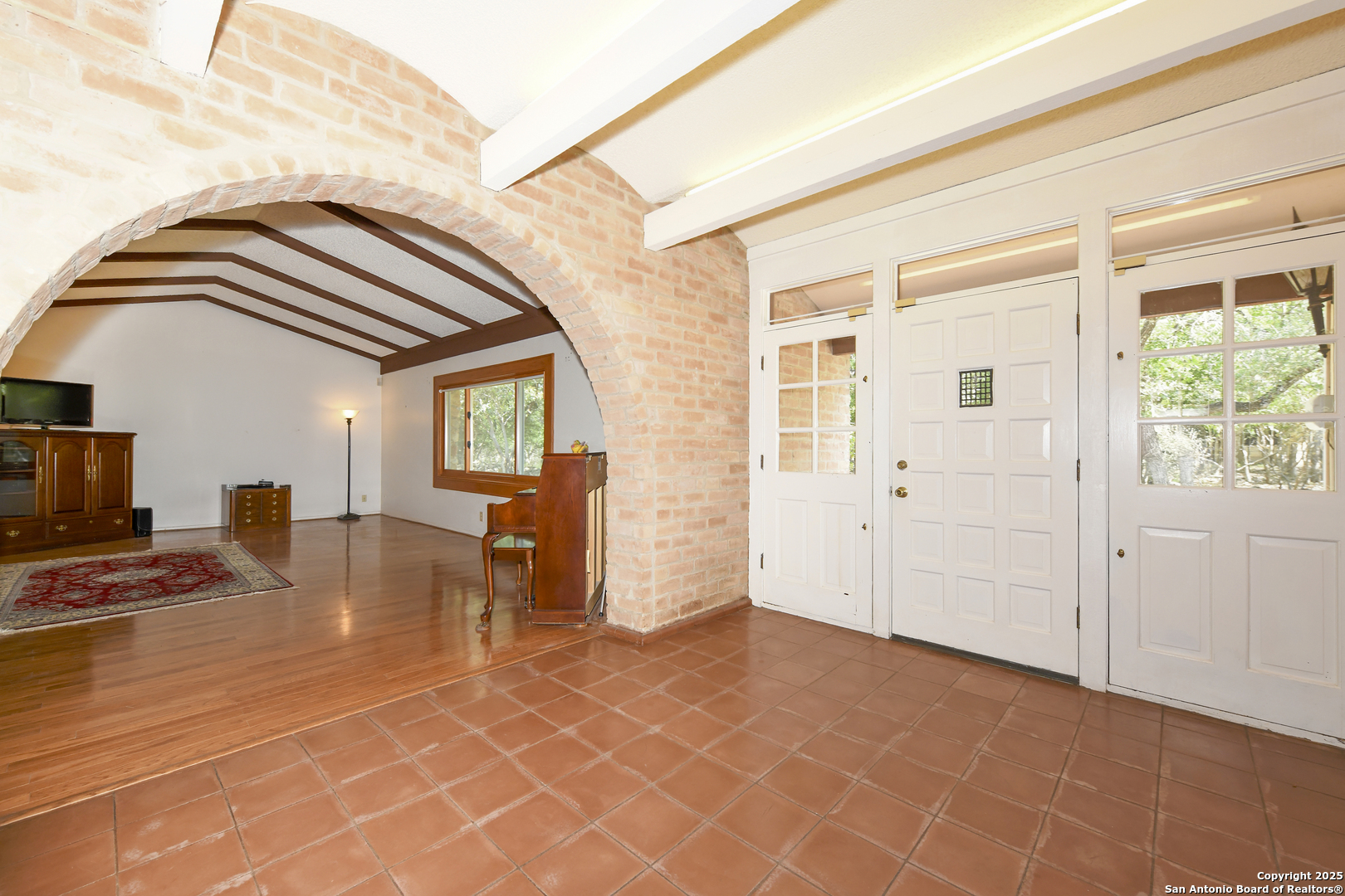 5803 Hollyhock Road San Antonio, TX 78240 - Photo 41 of 51 a very nice looking room with a large window