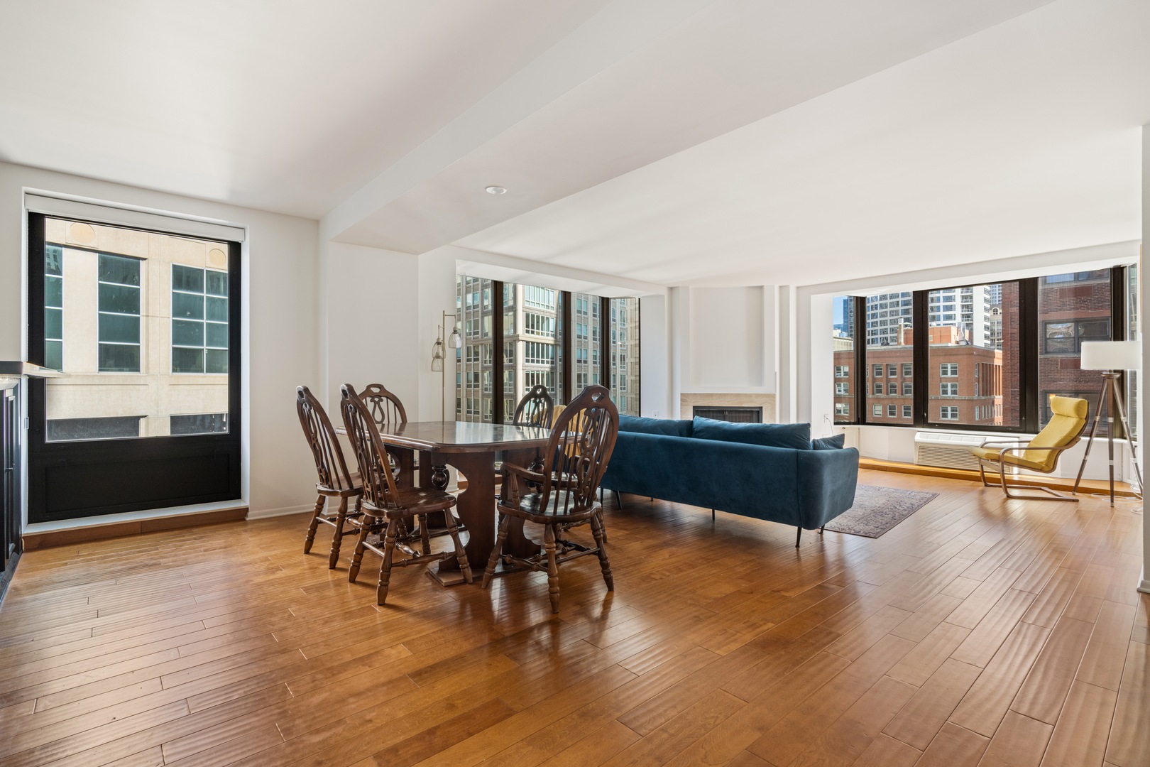 40 East Delaware Place, Unit 1502 Chicago, IL 60611 - Photo 7 of 25