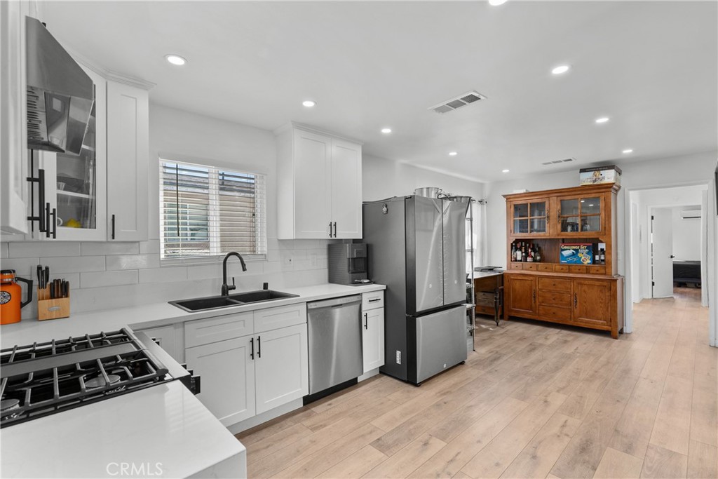 13832 Filmore Street Pacoima, CA 91331 - Photo 8 of 37