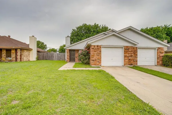 $1,775 | 926 Irene Street, Burleson, TX 76028