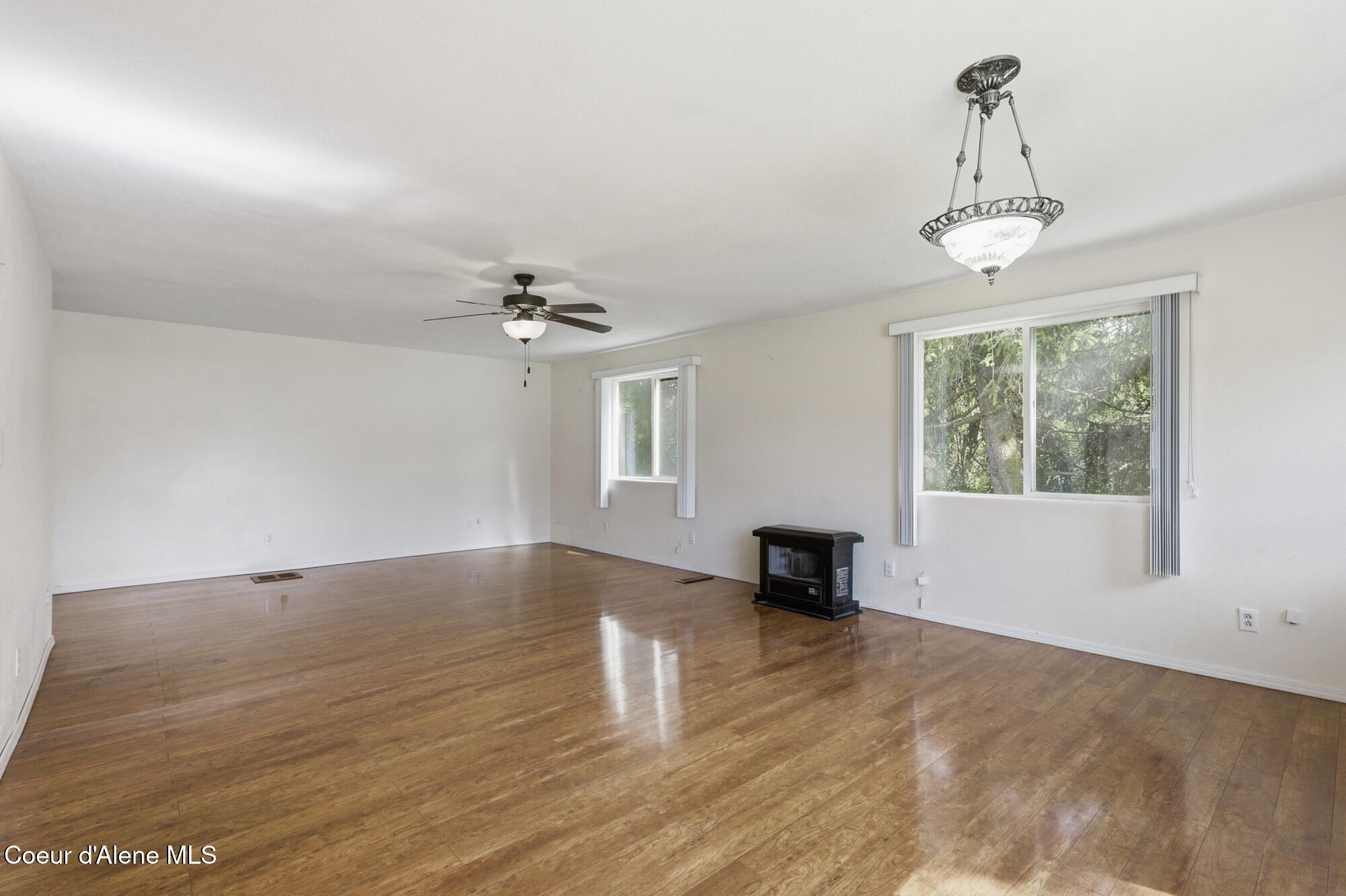 154 15th Street Plummer, ID 83851 - Photo 6 of 47 Living Room