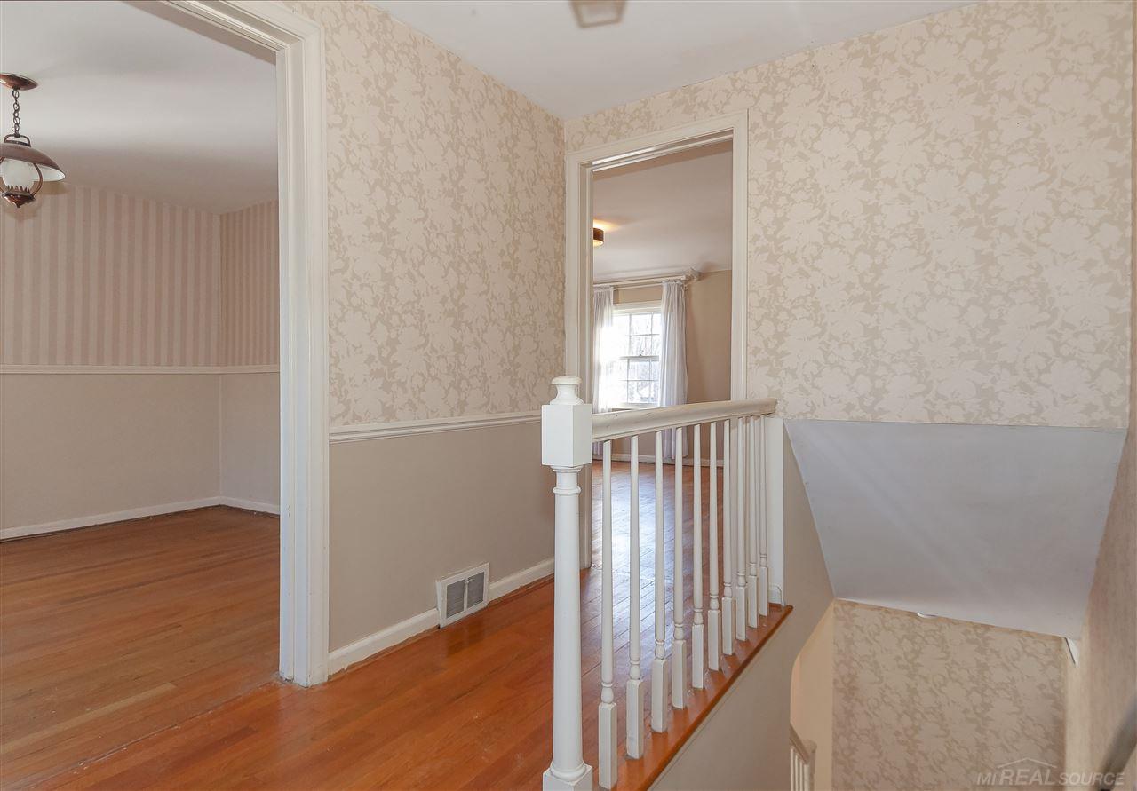 1590 Fairholme Road Grosse Pointe Woods, MI 48236 - Photo 18 of 32