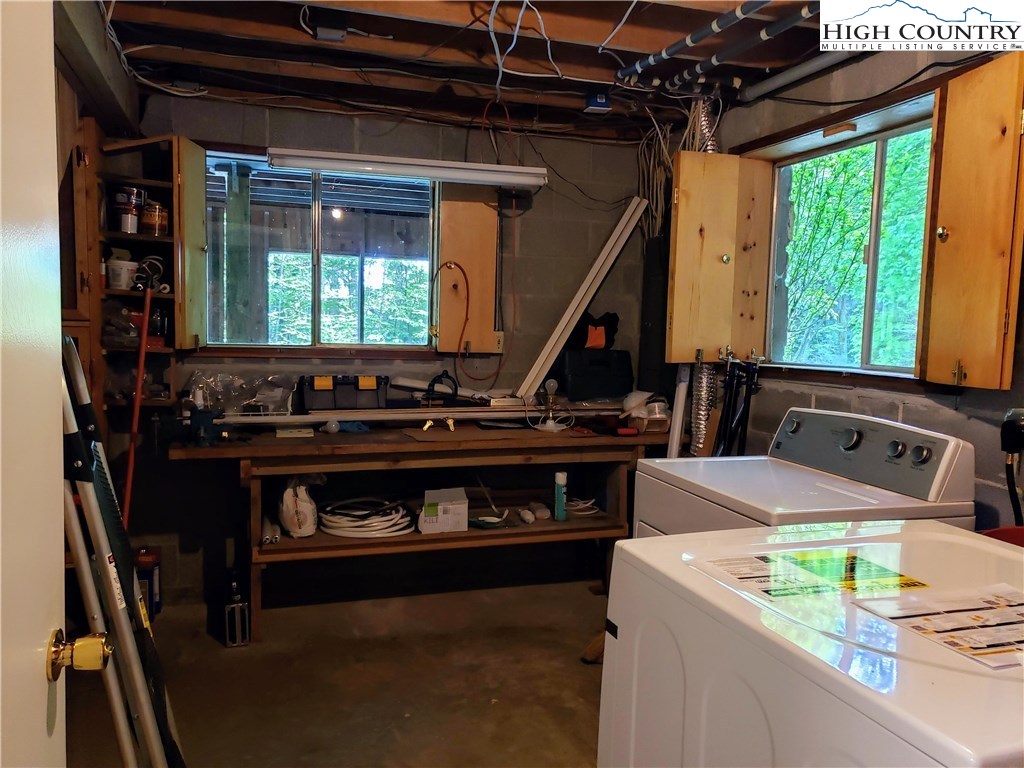 125 Creek Road Boone, NC 28607 - Photo 14 of 32 a kitchen with a stove and a microwave