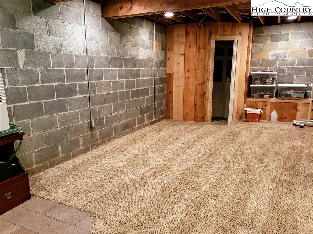 125 Creek Road Boone, NC 28607 - Photo 20 of 32 a view of empty room with wooden floor