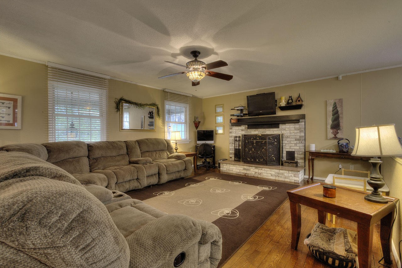 236 Dunsmore Road Lenoir City, TN 37771 - Photo 4 of 38 Gallery Image 4