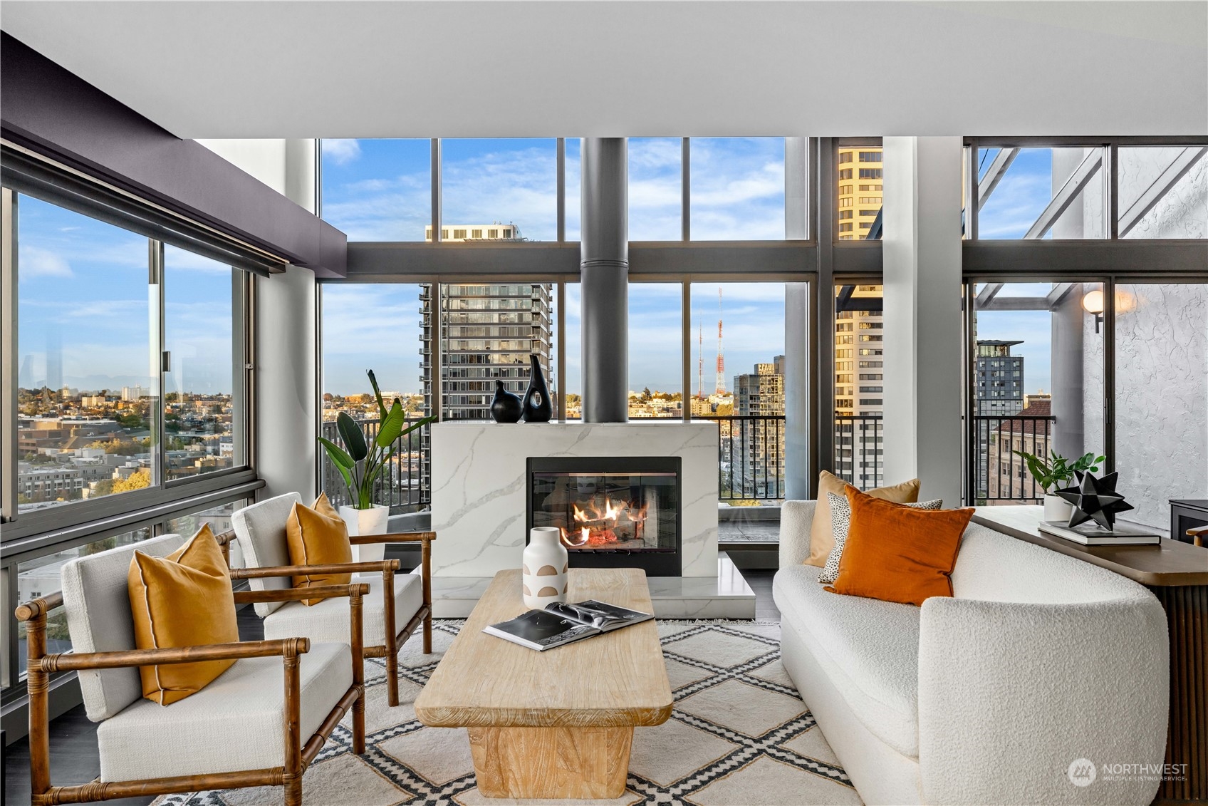 1120 Spring Street, Unit 1602 Seattle, WA 98104 - Photo 2 of 31 Gallery Image 2