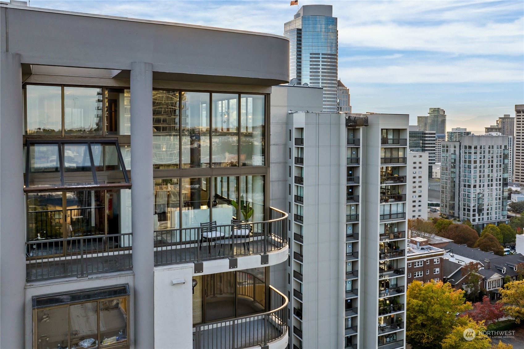 1120 Spring Street, Unit 1602 Seattle, WA 98104 - Photo 25 of 31 Gallery Image 25