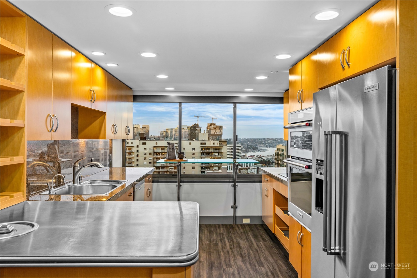 1120 Spring Street, Unit 1602 Seattle, WA 98104 - Photo 10 of 31 Gallery Image 10