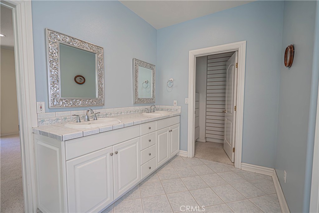 33202 Drill Road Agua Dulce, CA 91390 - Photo 35 of 71 Primary bathroom/ walk in closet