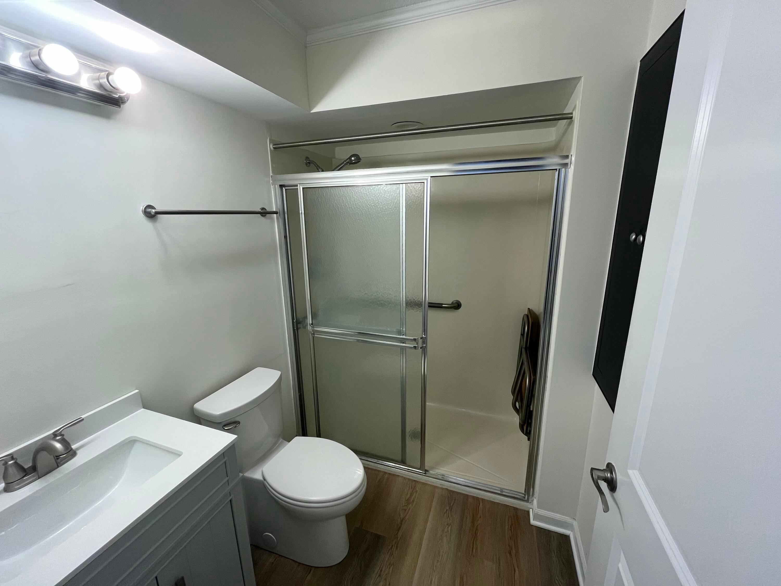 6580 Davis Road Hilliard, OH 43026 - Photo 17 of 23 Bathroom