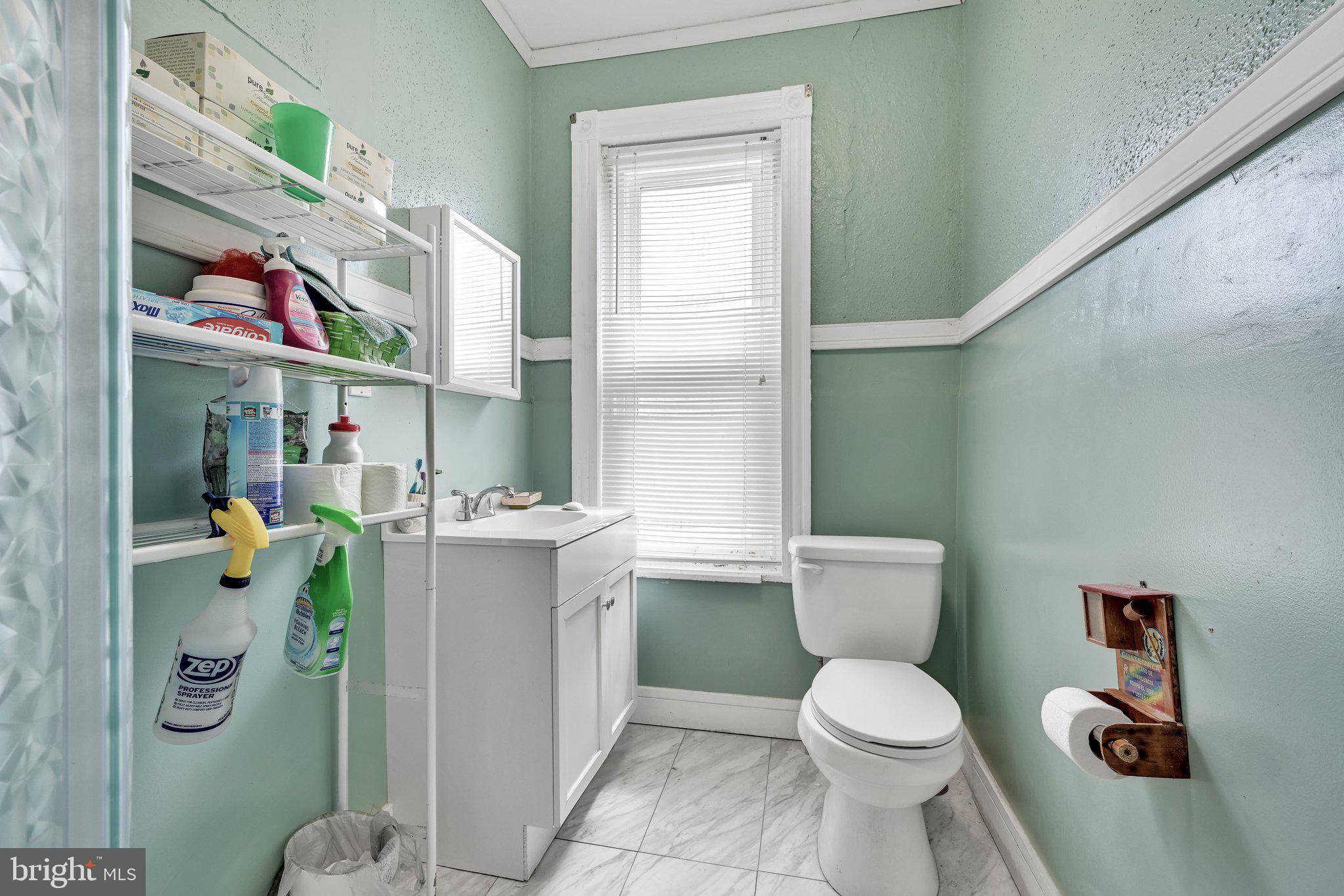 809 Madison Avenue Reading, PA 19601 - Photo 17 of 27 Main bathroom